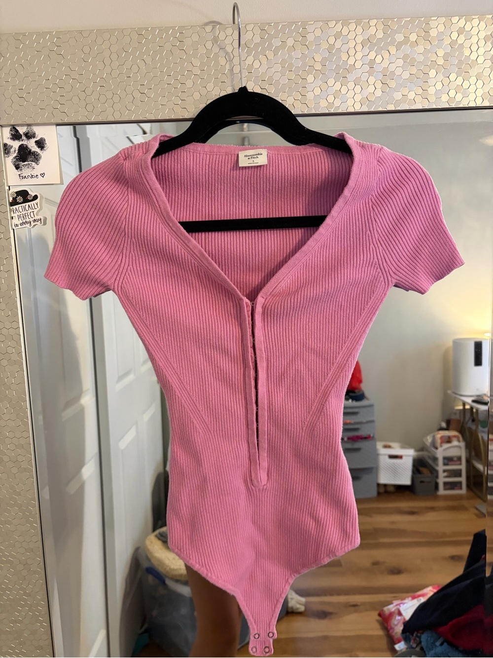 Abercrombie & Fitch Ribbed Pink V‑Neck Short Sleeve Bodysuit